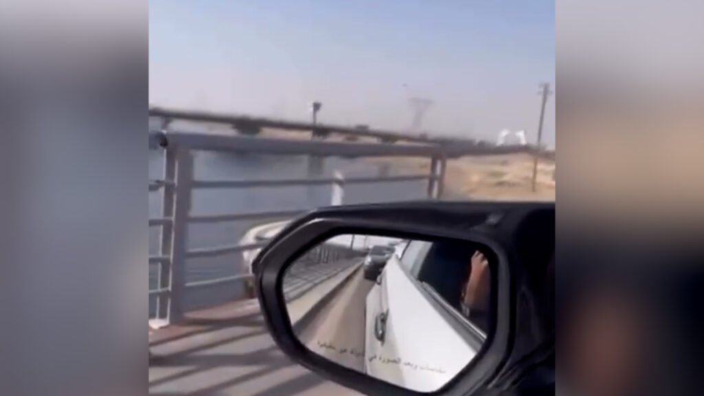 سقوط “ألنترا” من أعلى جسر الزبير في البصرة