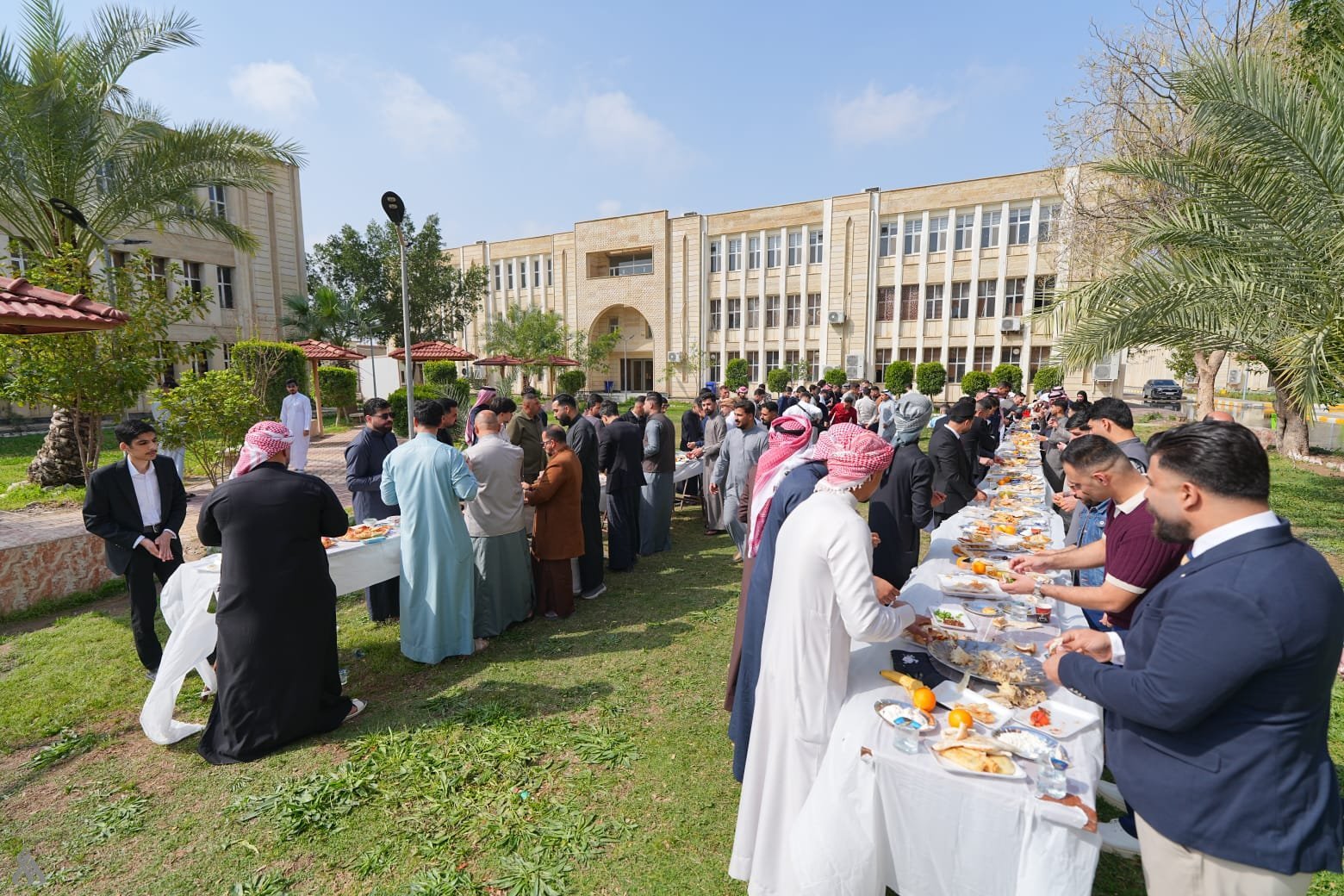 طلبة قسم الإعلام بجامعة سامراء يقيمون مأدبة إفطار صباحي في أول أيام العيد » وكالة الانباء العراقية (واع)